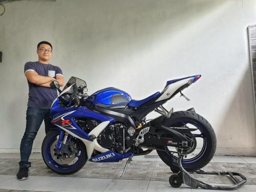 Tips Safety Riding dan Merawat Motor Dari Arvy Este, Kreator InsideHelmet